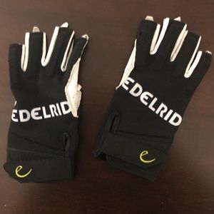 FREE w/$20+ purchase (Climbing/Biking Gloves)